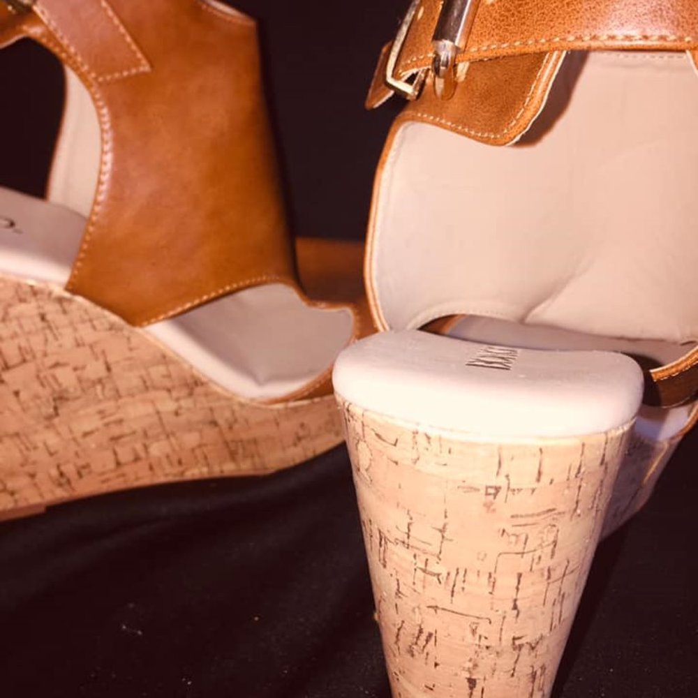 shoes - Picture 3 of 5